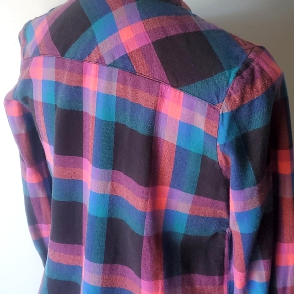 Noisy May perfectly worn in multicolored flannel button up - Picture 4 of 12